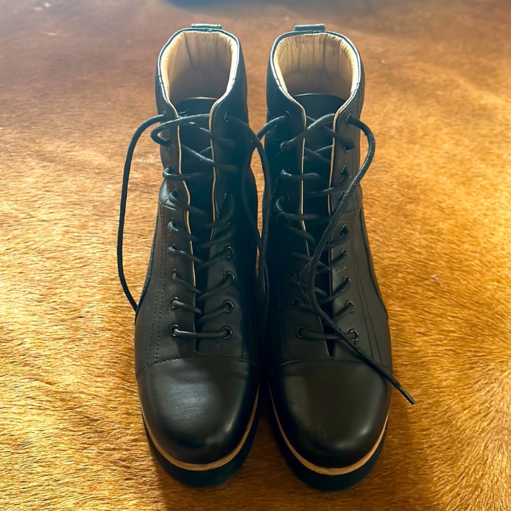 Gram doc martens style size 9.5 women’s black boots